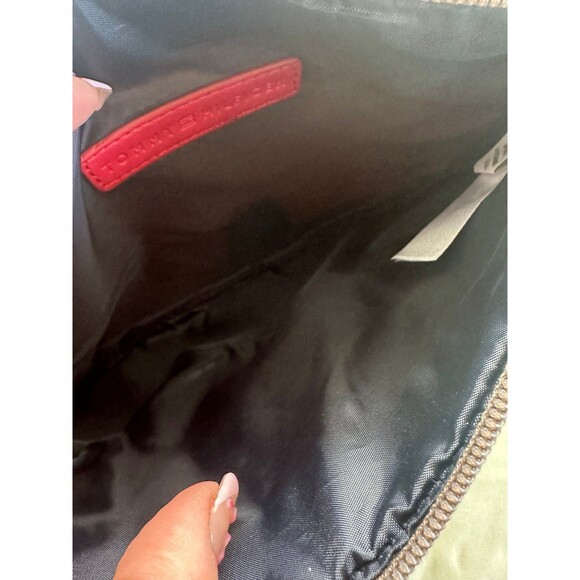 NWT Tommy Hilfiger All Over Signature Logo Wristlet Wallet Hand Zipper Pouch Bag - Picture 5 of 5